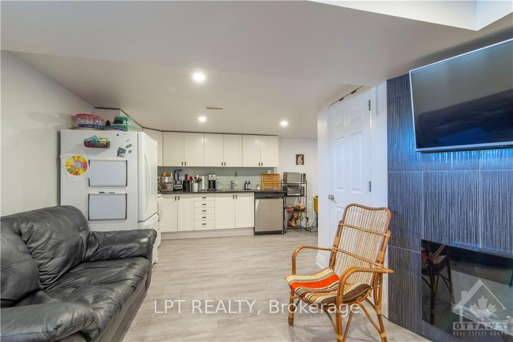 Photo 4 of Unit 2, 658 Sherbourne Road, Ottawa, Carlingwood — HOMEH