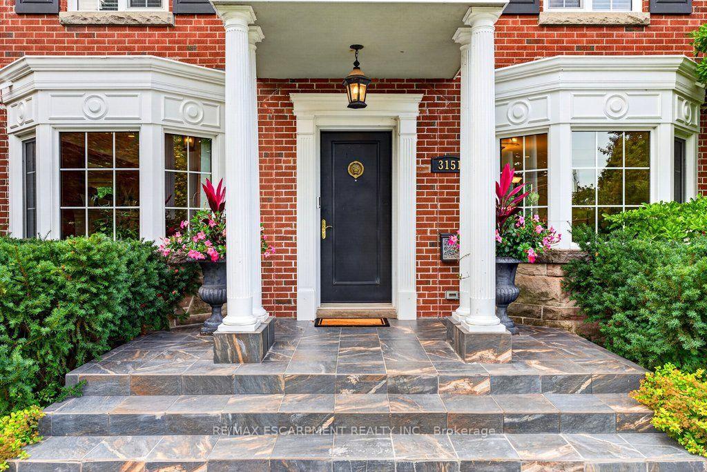 Photo 4 of 3151 Lakeshore Road, Burlington, Roseland — HOMEH