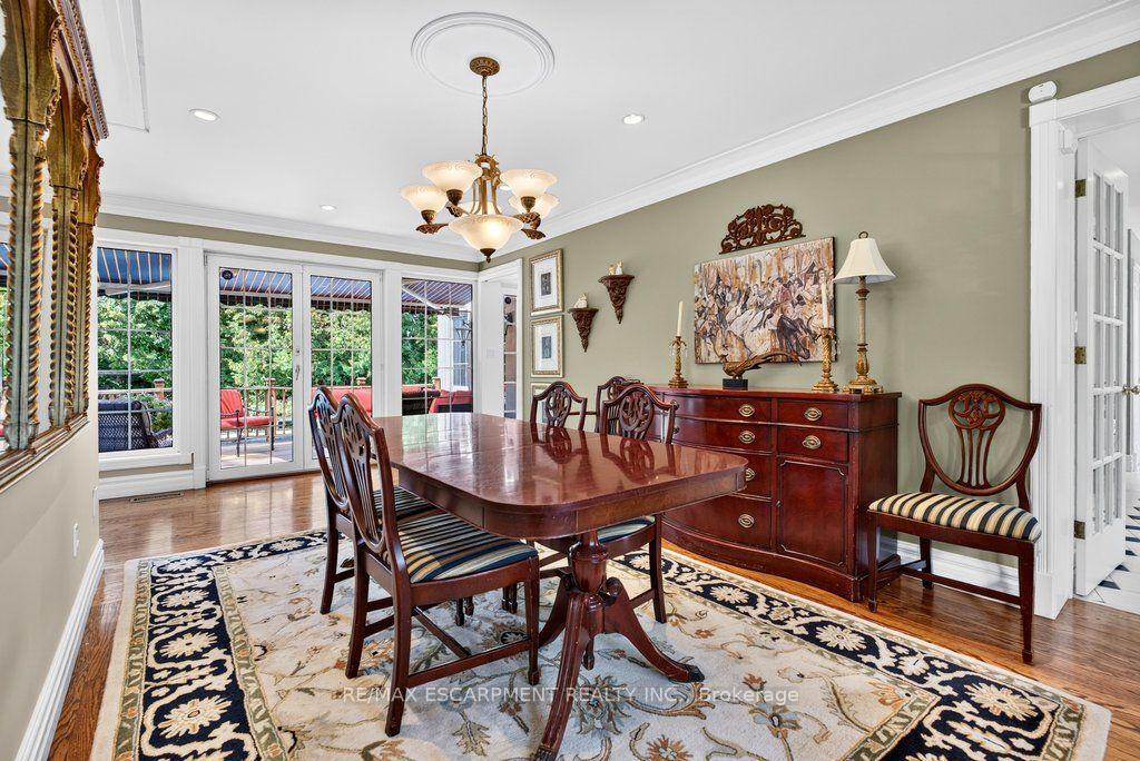 Photo 9 of 3151 Lakeshore Road, Burlington, Roseland — HOMEH