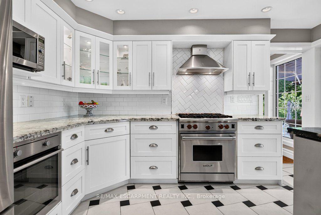 Photo 13 of 3151 Lakeshore Road, Burlington, Roseland — HOMEH