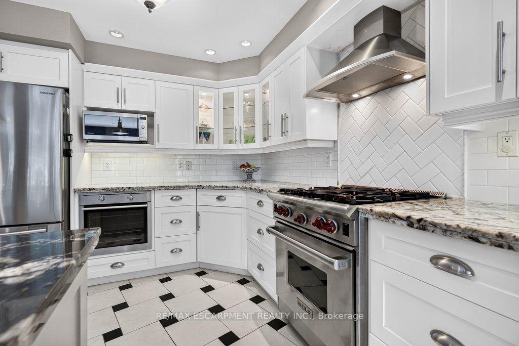 Photo 14 of 3151 Lakeshore Road, Burlington, Roseland — HOMEH