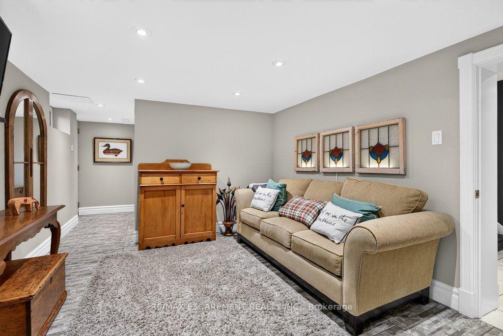 Photo 32 of 3151 Lakeshore Road, Burlington, Roseland — HOMEH
