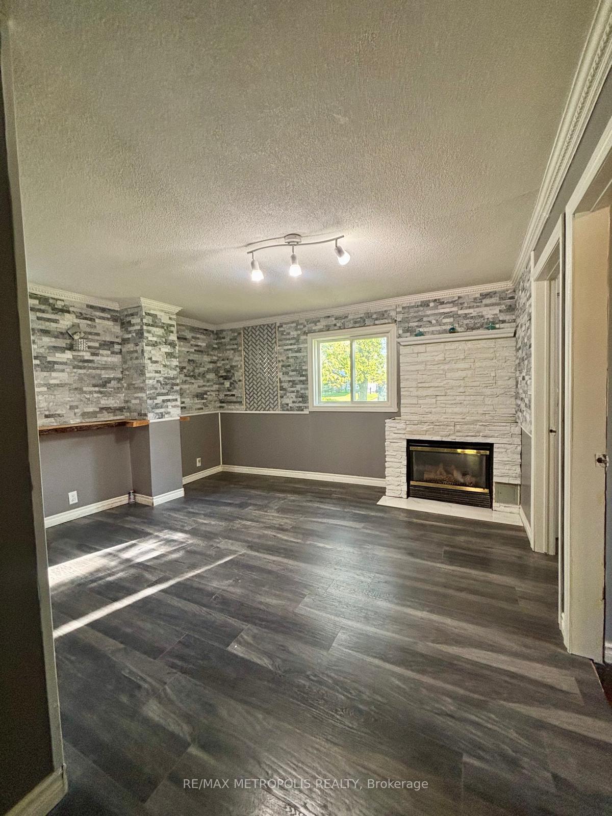 Photo 8 of 28 & 30 Thompson Drive, Georgina, Sutton & Jackson's Point — HOMEH
