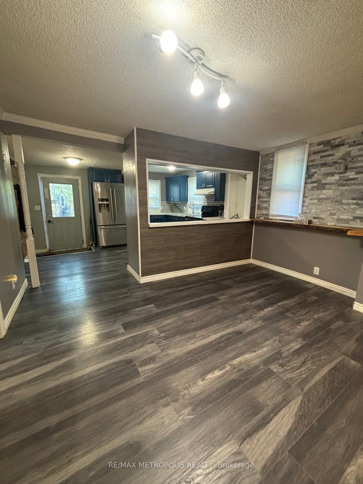 Photo 10 of 28 & 30 Thompson Drive, Georgina, Sutton & Jackson's Point — HOMEH