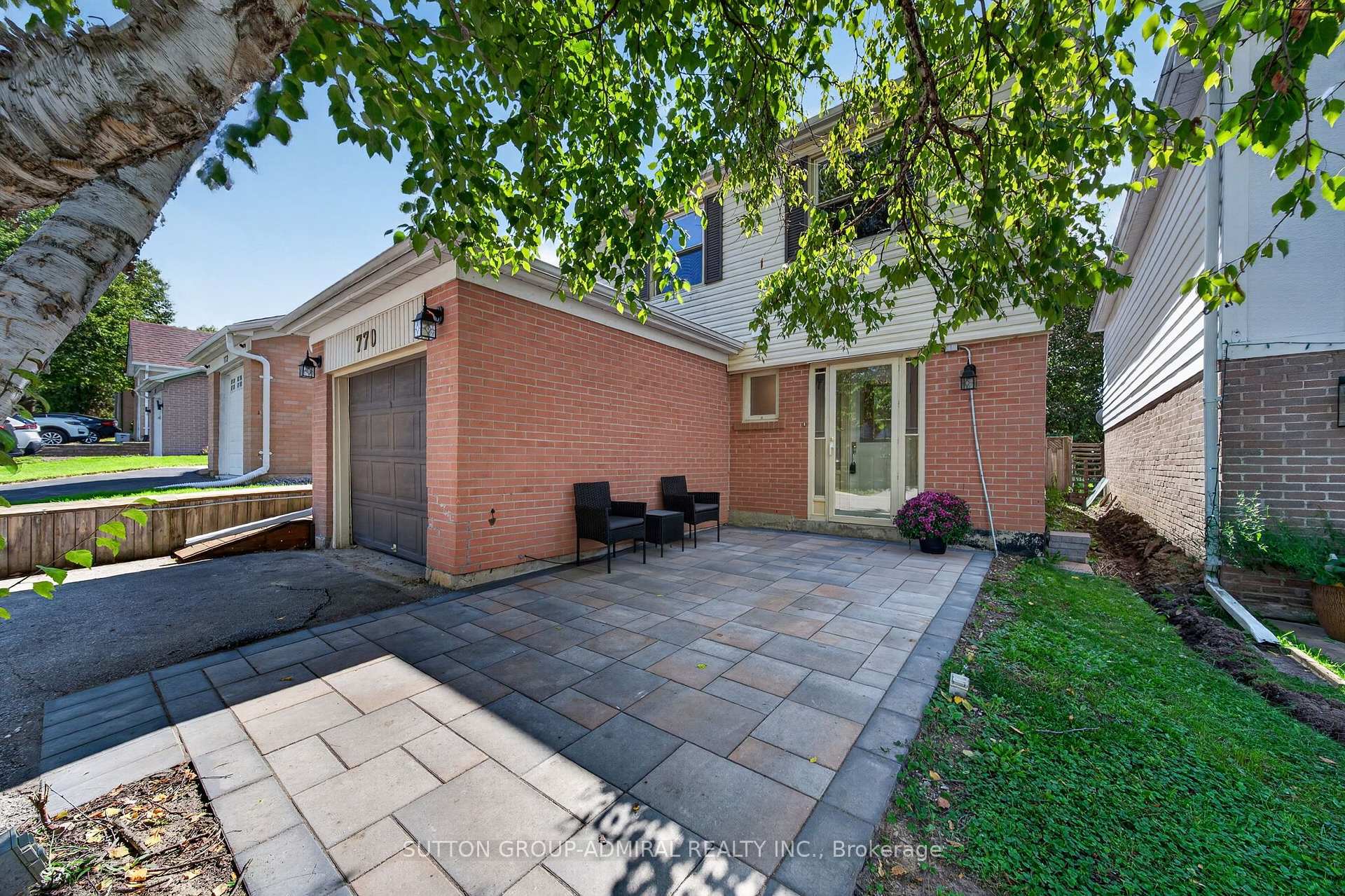 Photo 2 of 770 Pam Crescent, Newmarket, Huron Heights-Leslie Valley — HOMEH