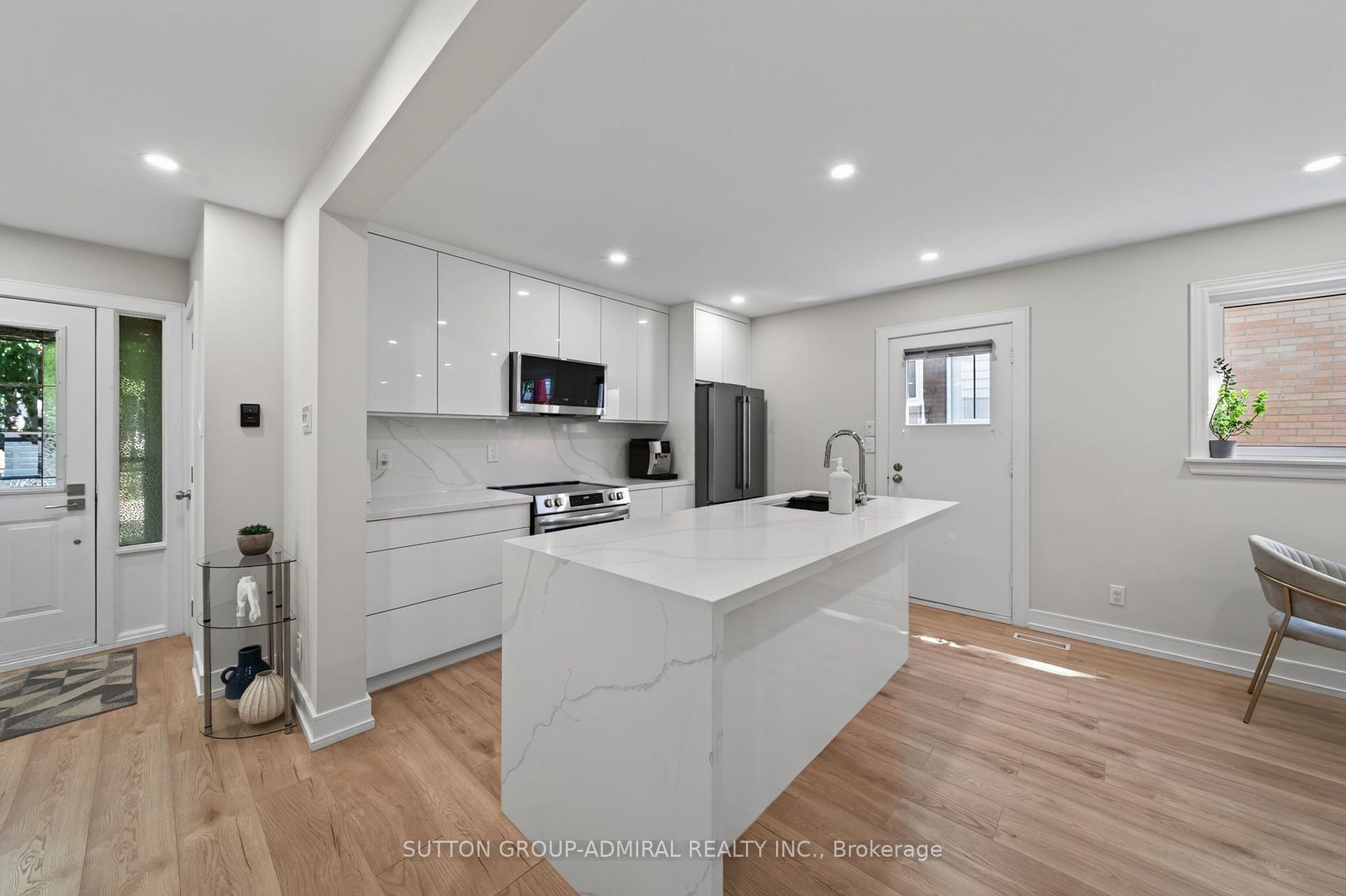 Photo 5 of 770 Pam Crescent, Newmarket, Huron Heights-Leslie Valley — HOMEH