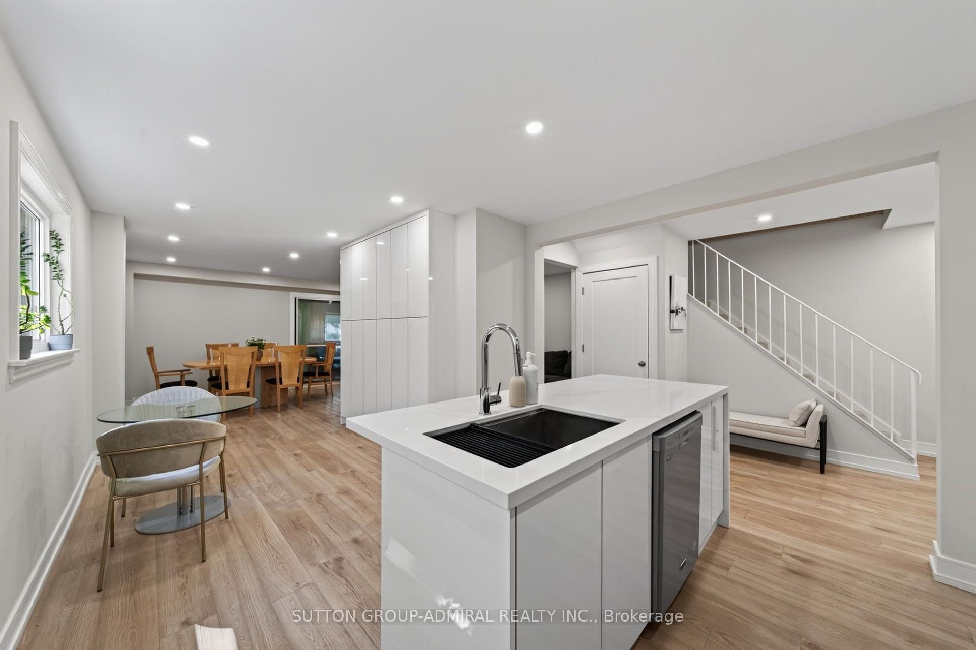 Photo 7 of 770 Pam Crescent, Newmarket, Huron Heights-Leslie Valley — HOMEH