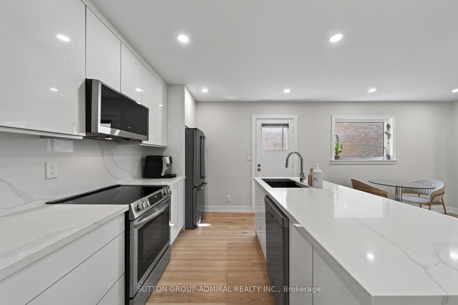 Photo 9 of 770 Pam Crescent, Newmarket, Huron Heights-Leslie Valley — HOMEH