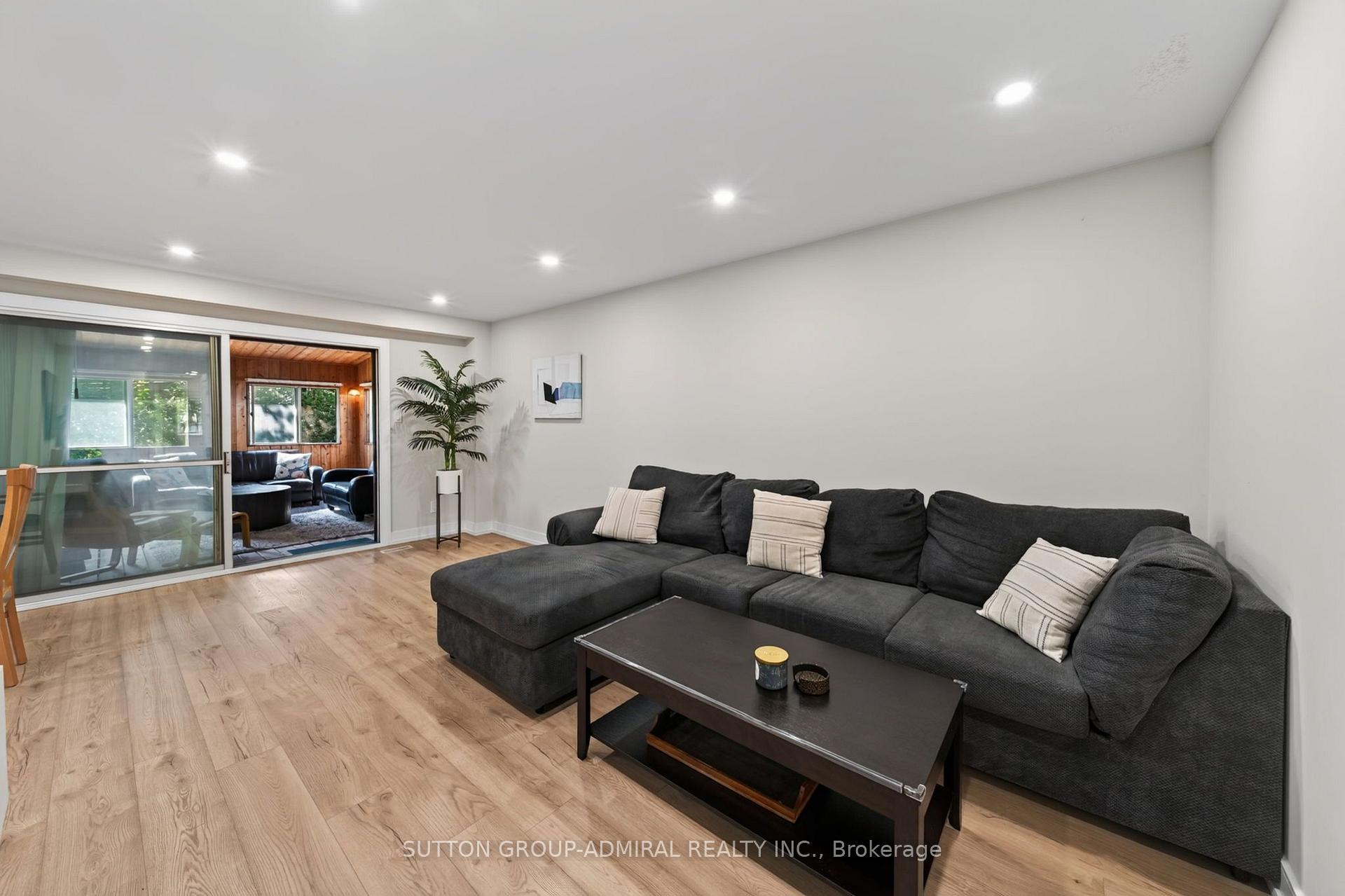 Photo 15 of 770 Pam Crescent, Newmarket, Huron Heights-Leslie Valley — HOMEH