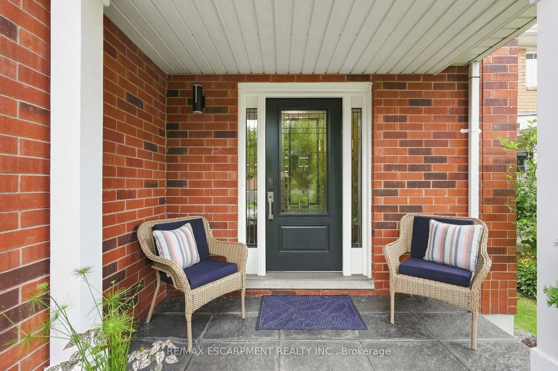 Photo 2 of 48 Bridgeport Crescent, Hamilton, Ancaster — HOMEH