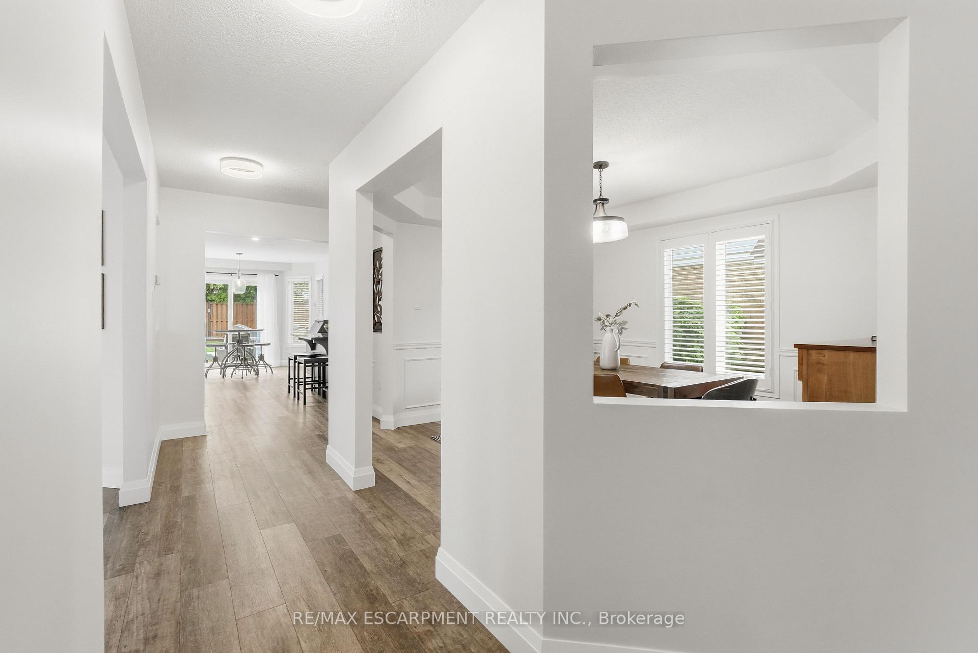 Photo 6 of 48 Bridgeport Crescent, Hamilton, Ancaster — HOMEH