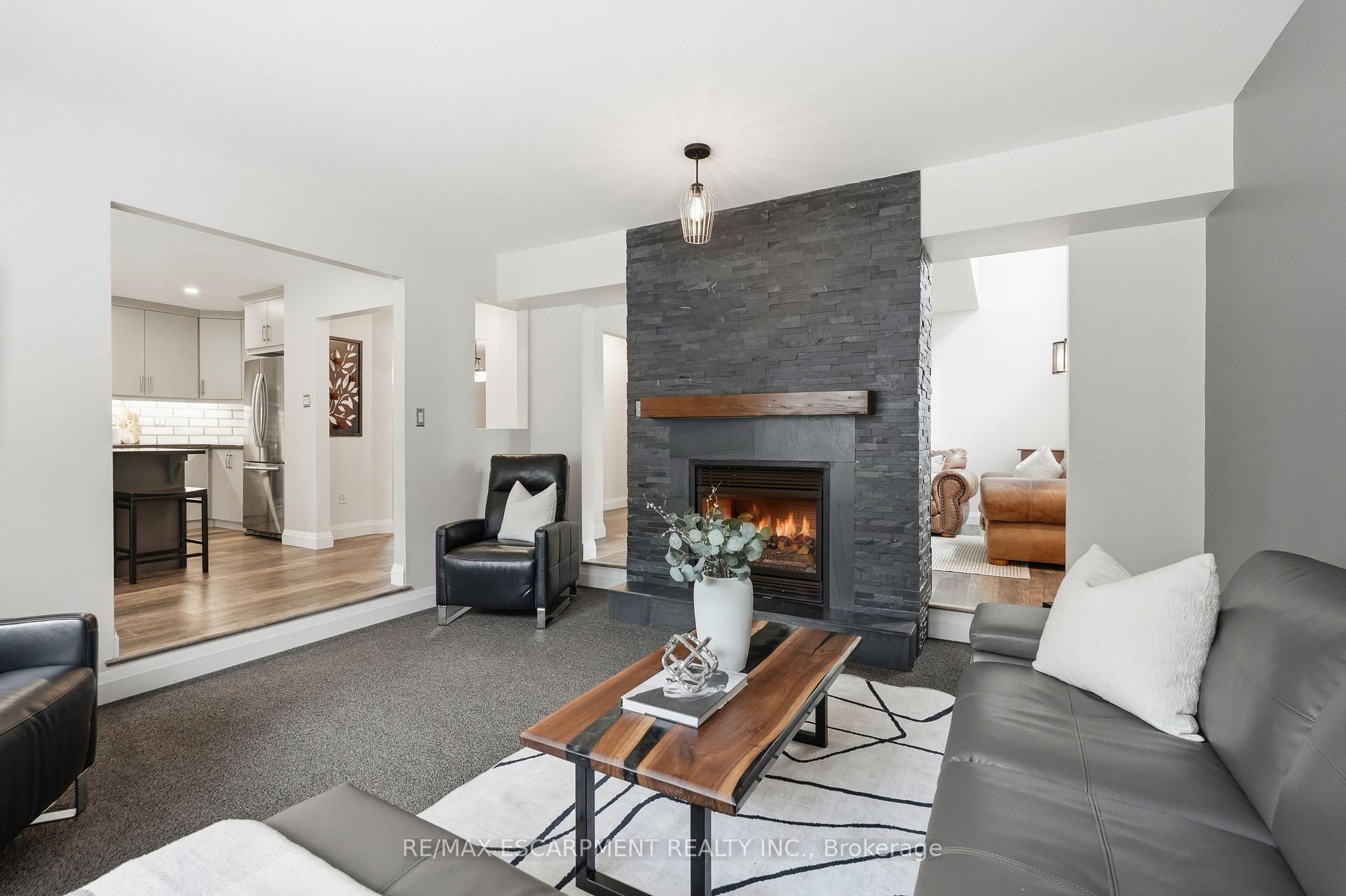 Photo 13 of 48 Bridgeport Crescent, Hamilton, Ancaster — HOMEH