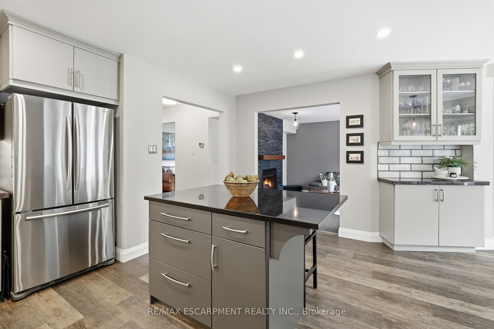 Photo 18 of 48 Bridgeport Crescent, Hamilton, Ancaster — HOMEH
