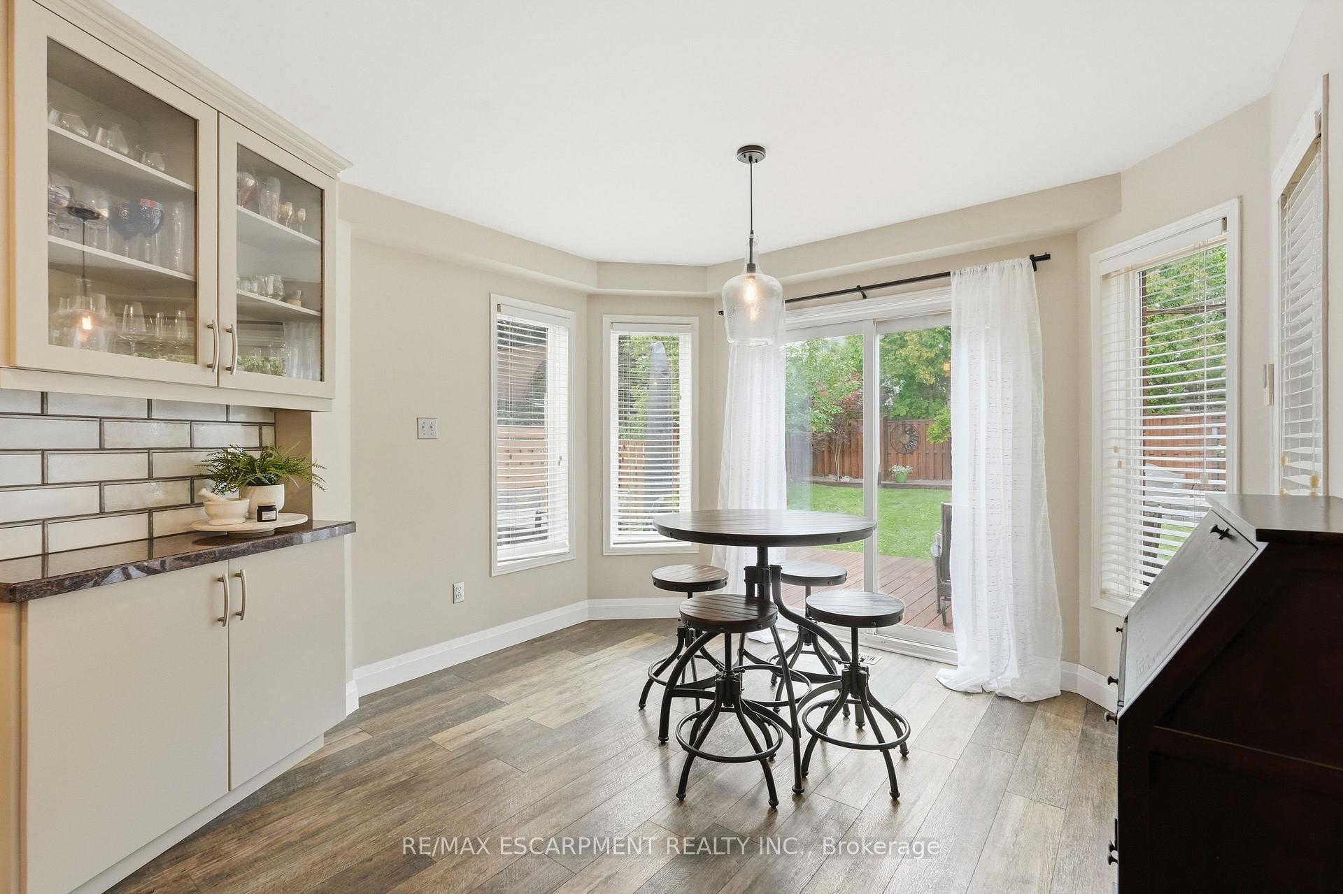 Photo 19 of 48 Bridgeport Crescent, Hamilton, Ancaster — HOMEH