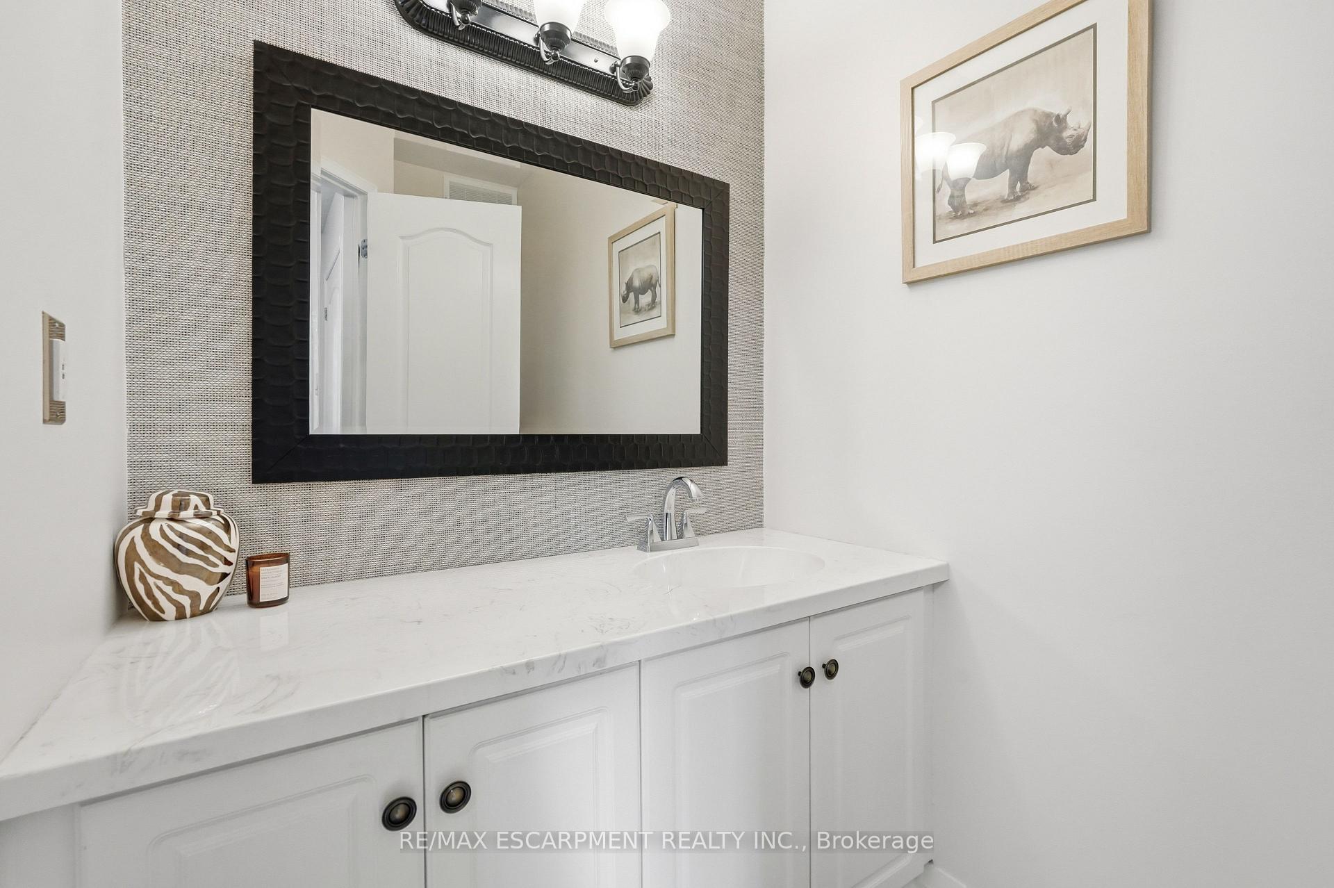 Photo 20 of 48 Bridgeport Crescent, Hamilton, Ancaster — HOMEH