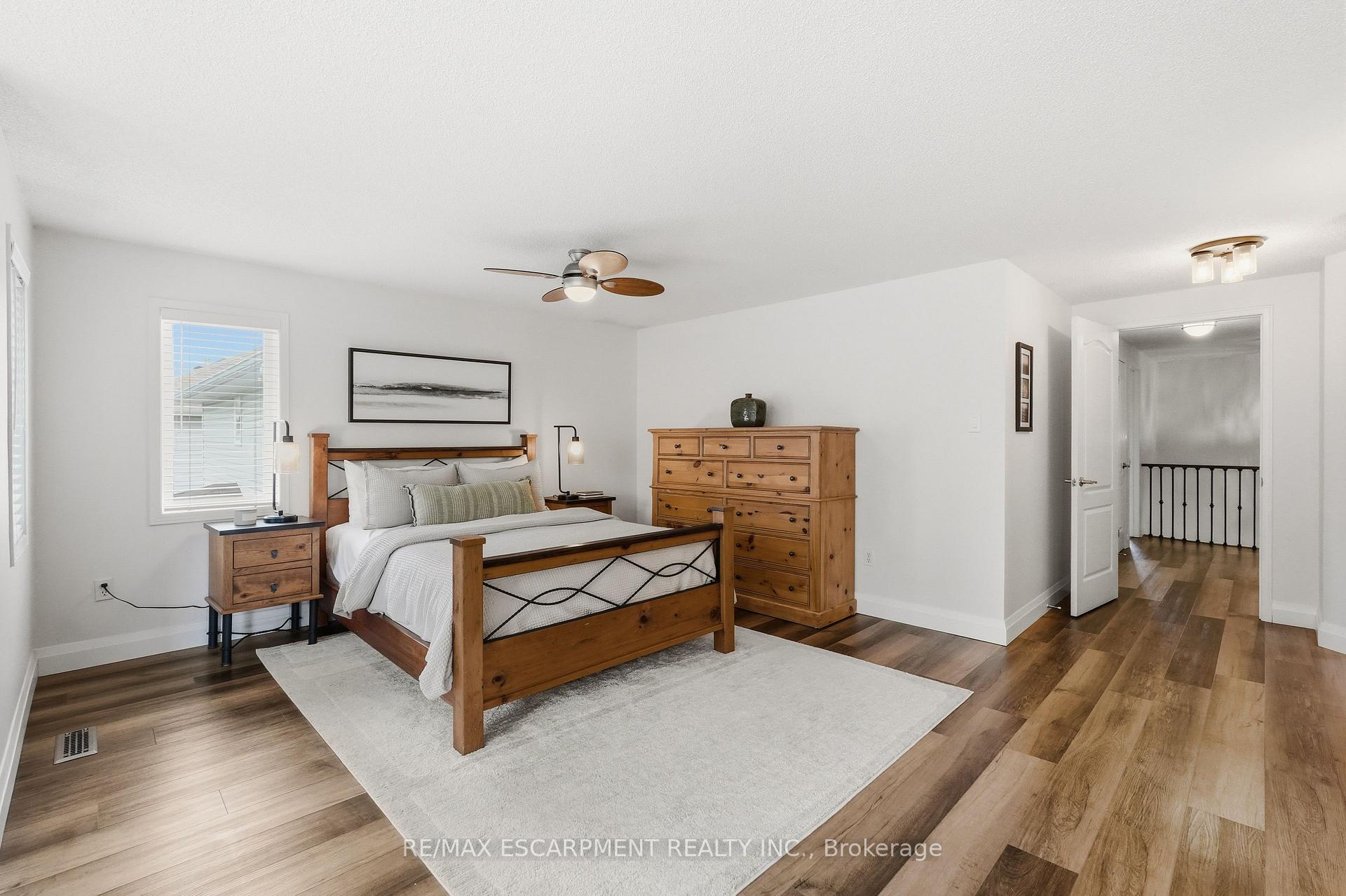 Photo 23 of 48 Bridgeport Crescent, Hamilton, Ancaster — HOMEH