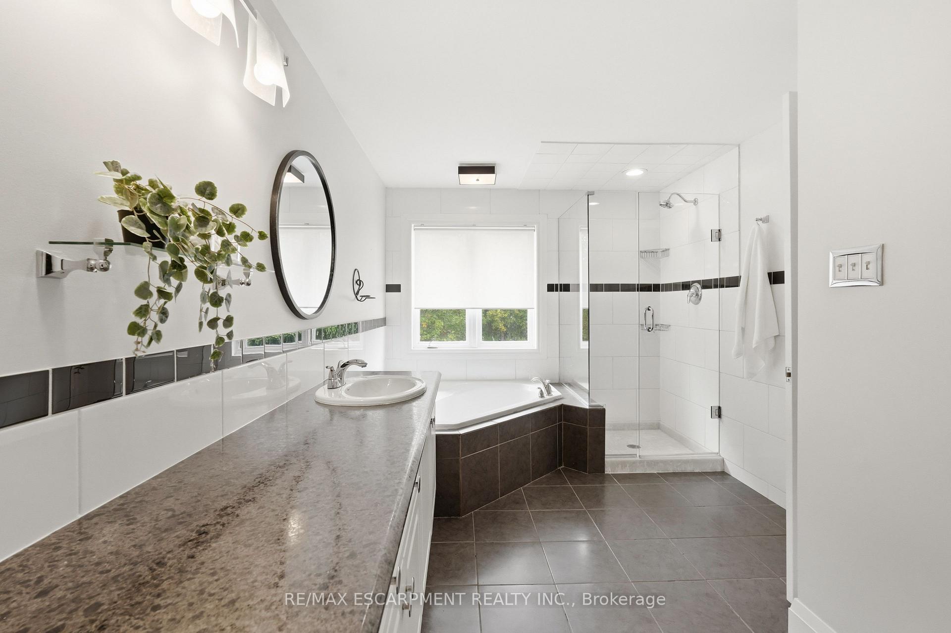 Photo 25 of 48 Bridgeport Crescent, Hamilton, Ancaster — HOMEH