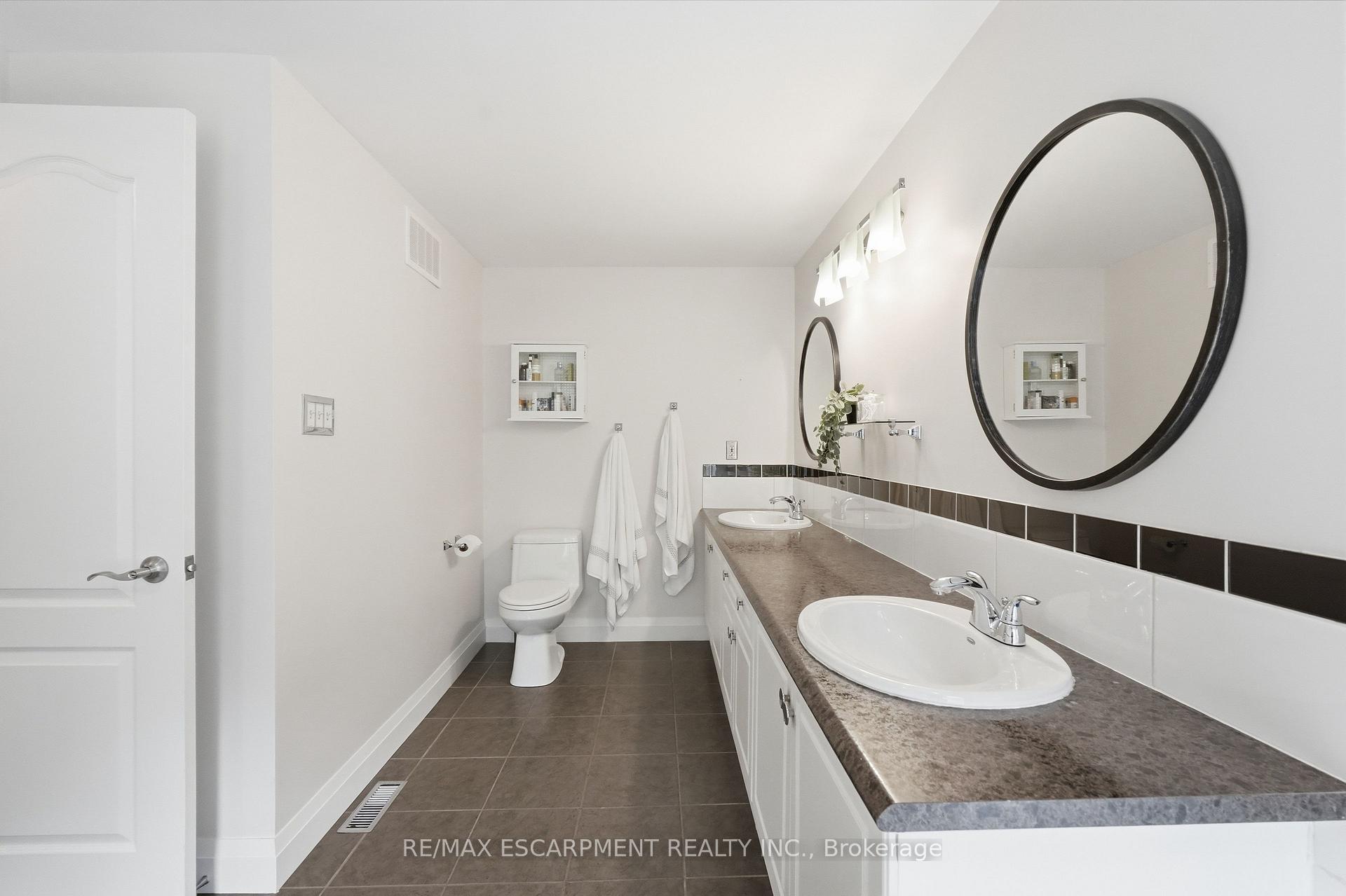 Photo 26 of 48 Bridgeport Crescent, Hamilton, Ancaster — HOMEH
