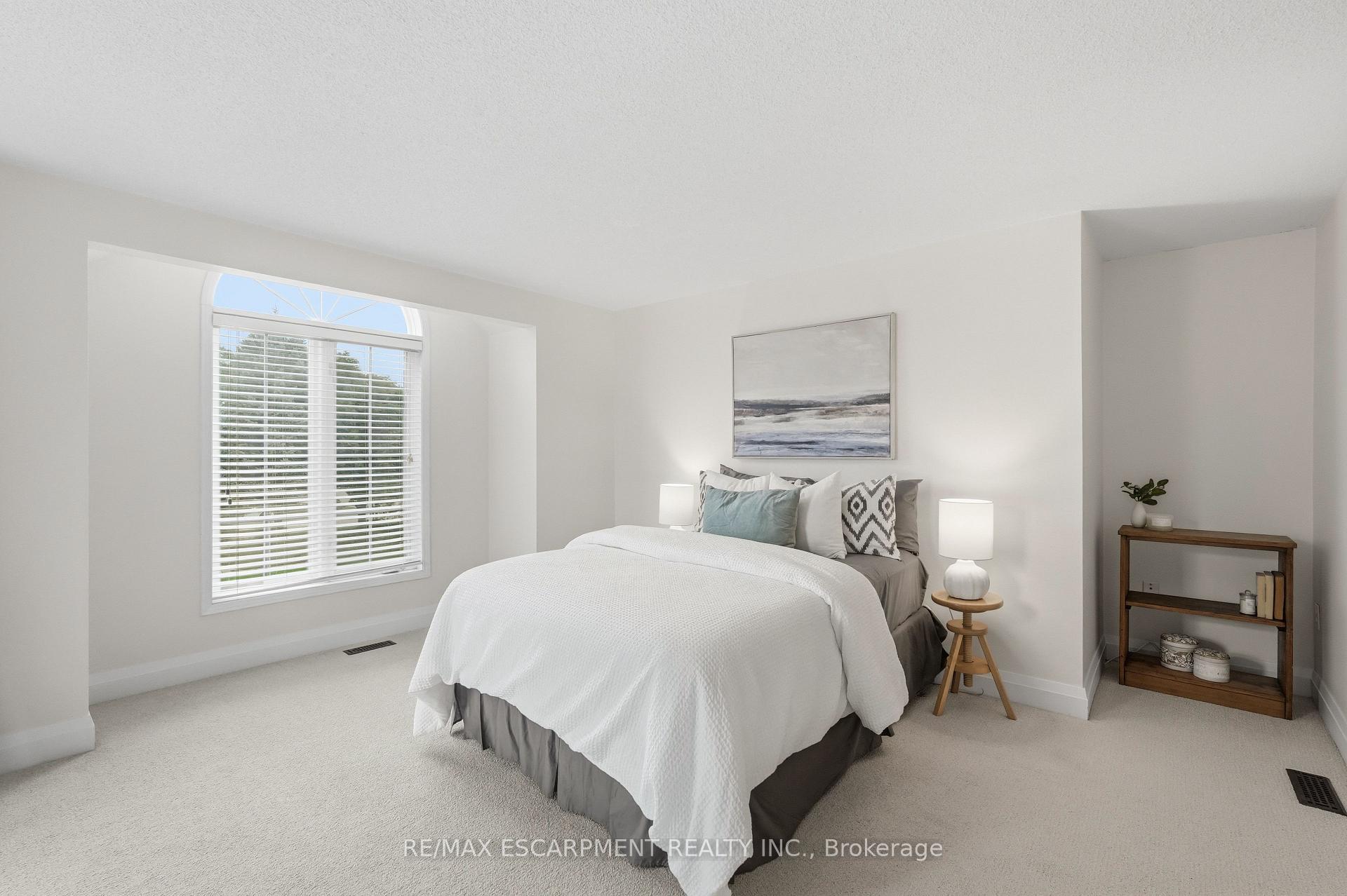 Photo 27 of 48 Bridgeport Crescent, Hamilton, Ancaster — HOMEH