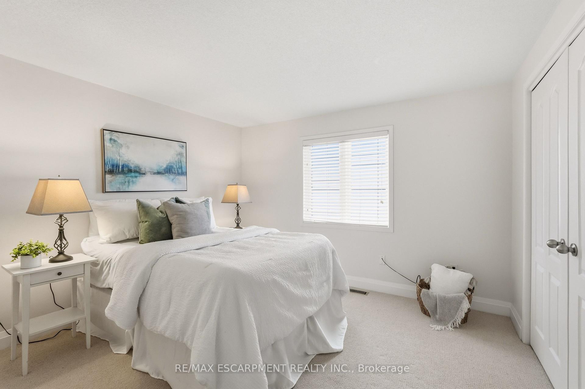 Photo 34 of 48 Bridgeport Crescent, Hamilton, Ancaster — HOMEH