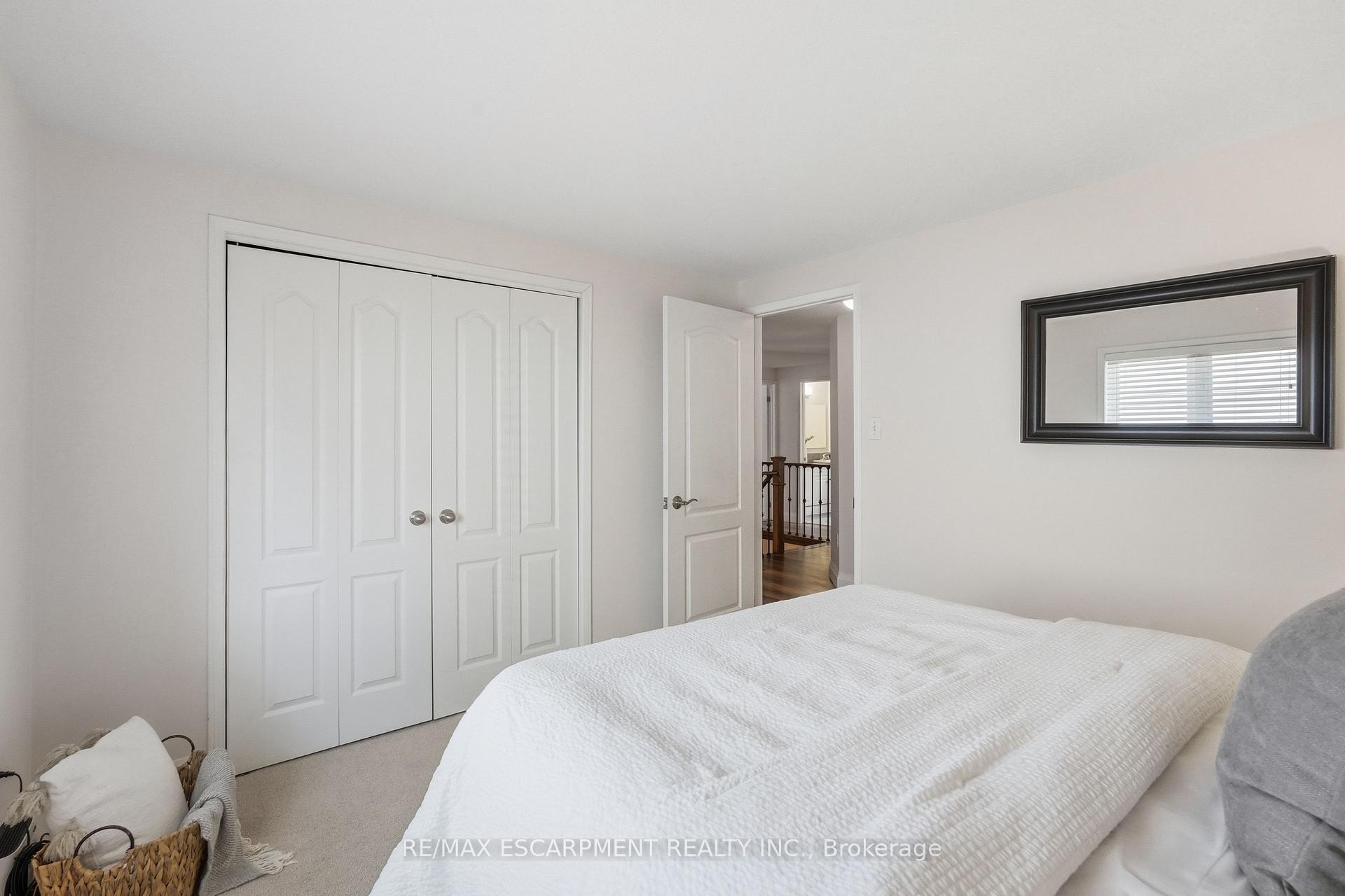 Photo 35 of 48 Bridgeport Crescent, Hamilton, Ancaster — HOMEH