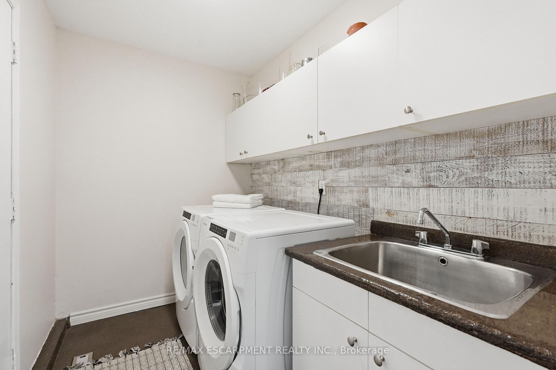 Photo 36 of 48 Bridgeport Crescent, Hamilton, Ancaster — HOMEH