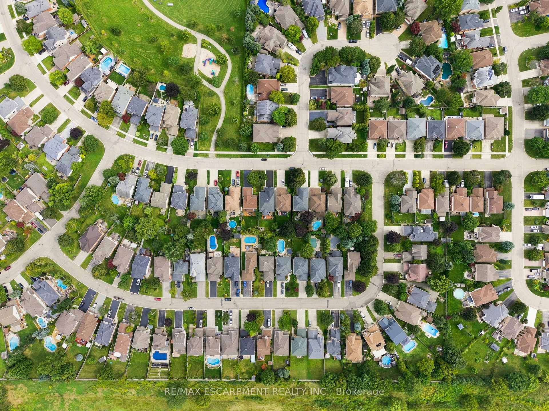 Photo 46 of 48 Bridgeport Crescent, Hamilton, Ancaster — HOMEH