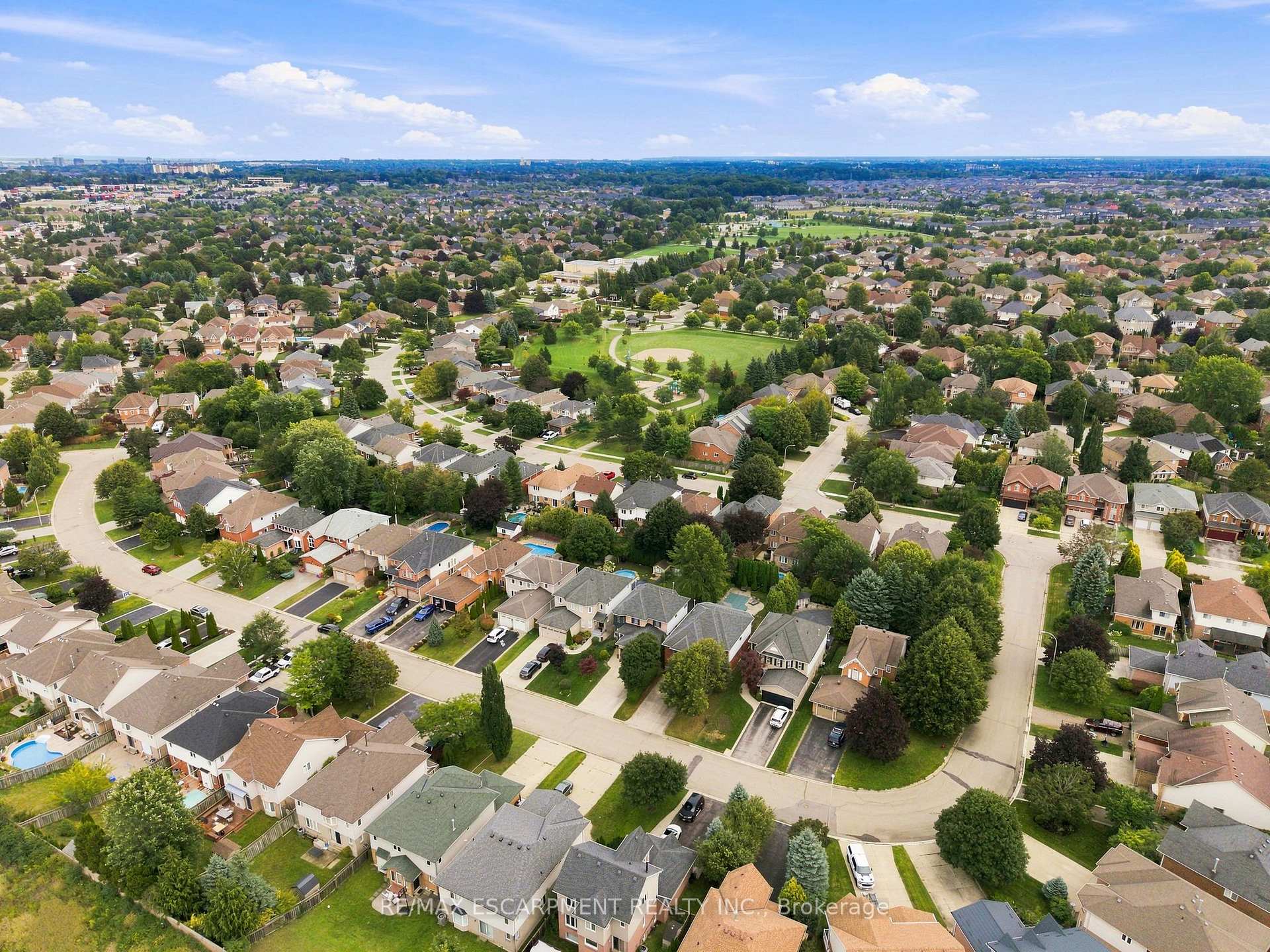 Photo 49 of 48 Bridgeport Crescent, Hamilton, Ancaster — HOMEH