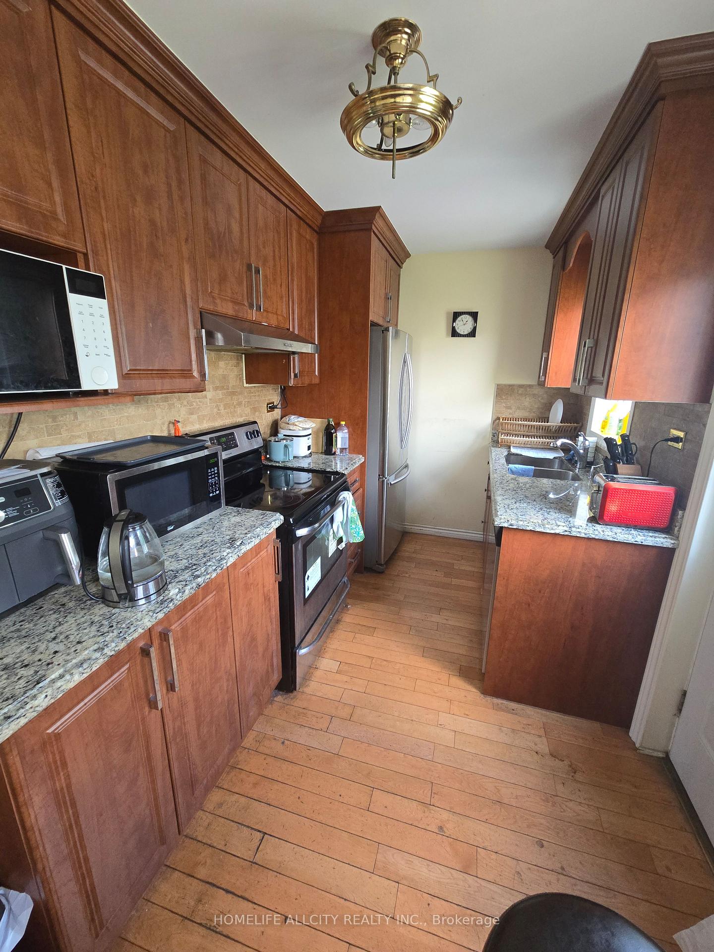 Photo 4 of 4 Bevdale Road, North York, Willowdale West — HOMEH