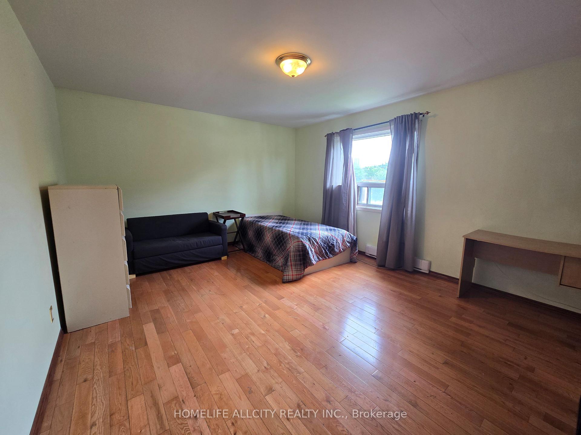 Photo 12 of 4 Bevdale Road, North York, Willowdale West — HOMEH