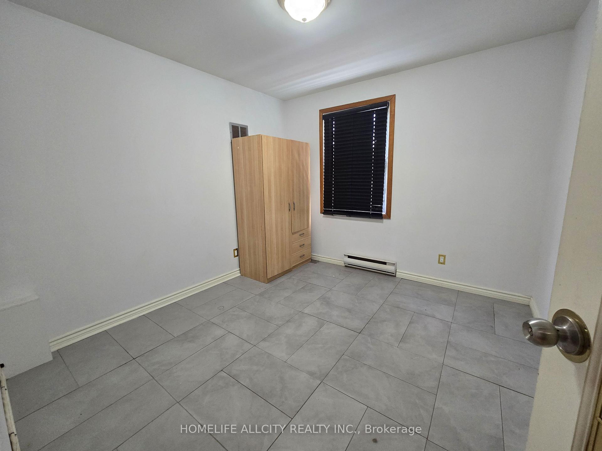 Photo 13 of 4 Bevdale Road, North York, Willowdale West — HOMEH