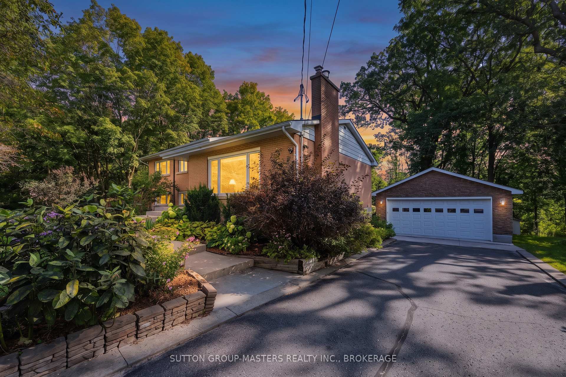 Photo of 732 Centre Street