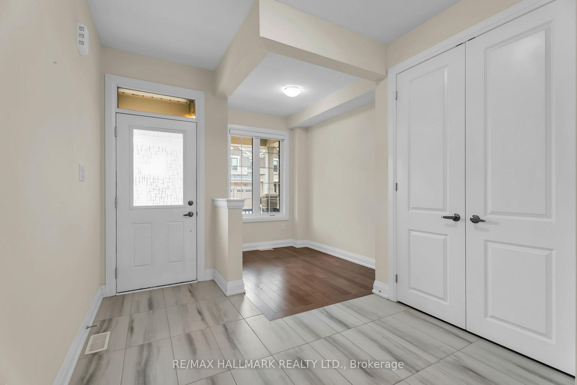 Photo 7 of 14 Eberly Woods Drive, Markham, Victoria Square — HOMEH