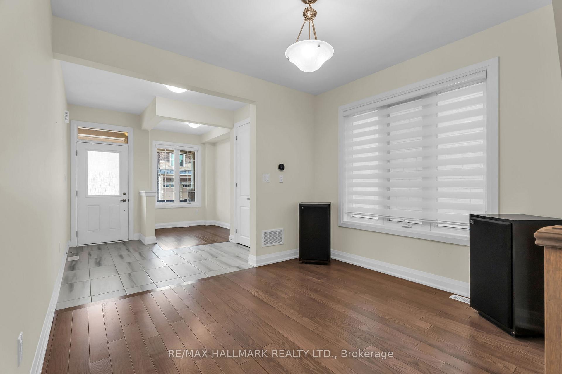 Photo 10 of 14 Eberly Woods Drive, Markham, Victoria Square — HOMEH