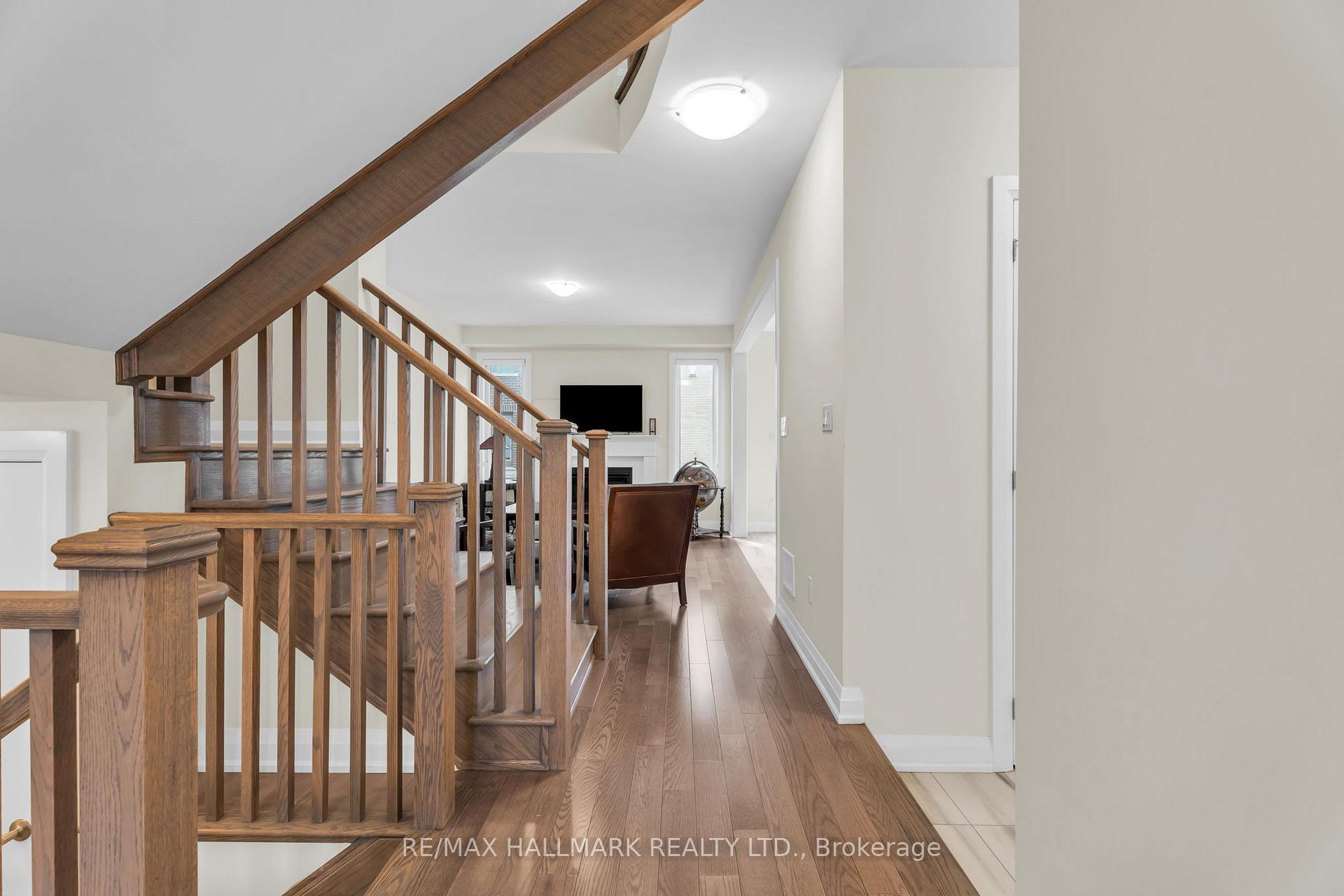 Photo 11 of 14 Eberly Woods Drive, Markham, Victoria Square — HOMEH