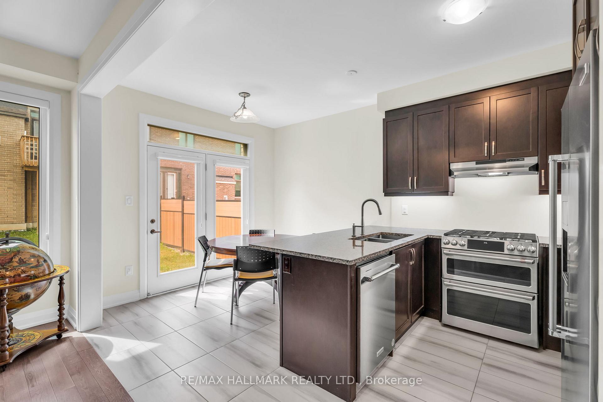Photo 18 of 14 Eberly Woods Drive, Markham, Victoria Square — HOMEH