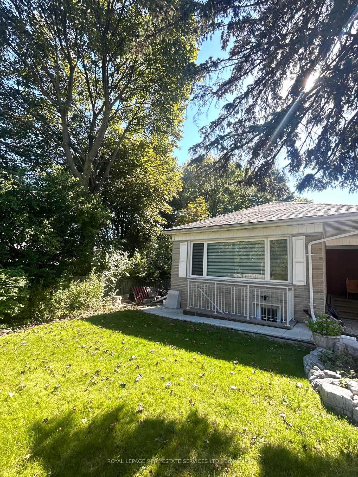 Photo 2 of 27 Frances Crescent, Scarborough, Agincourt South-Malvern West — HOMEH