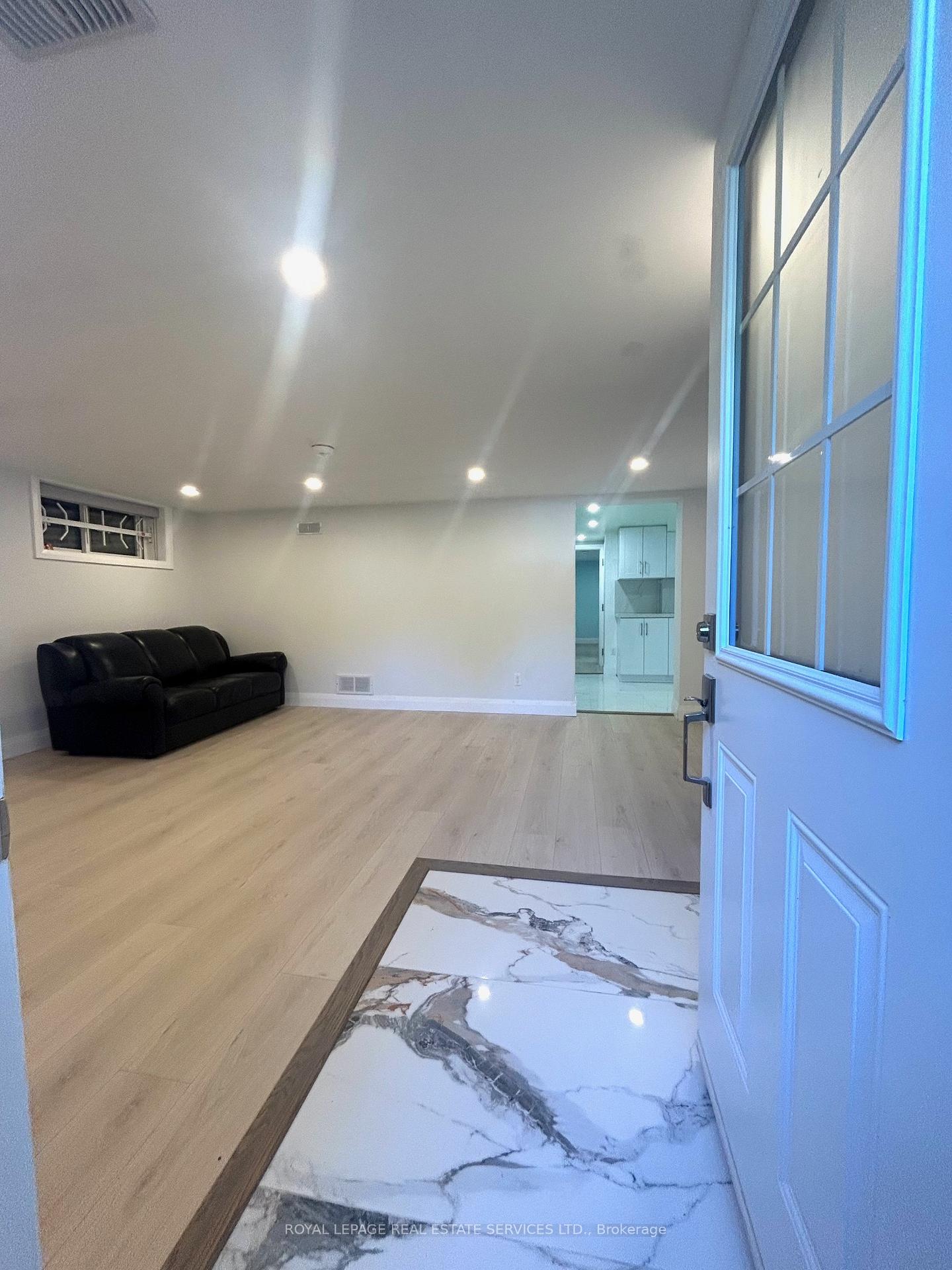Photo 5 of 27 Frances Crescent, Scarborough, Agincourt South-Malvern West — HOMEH
