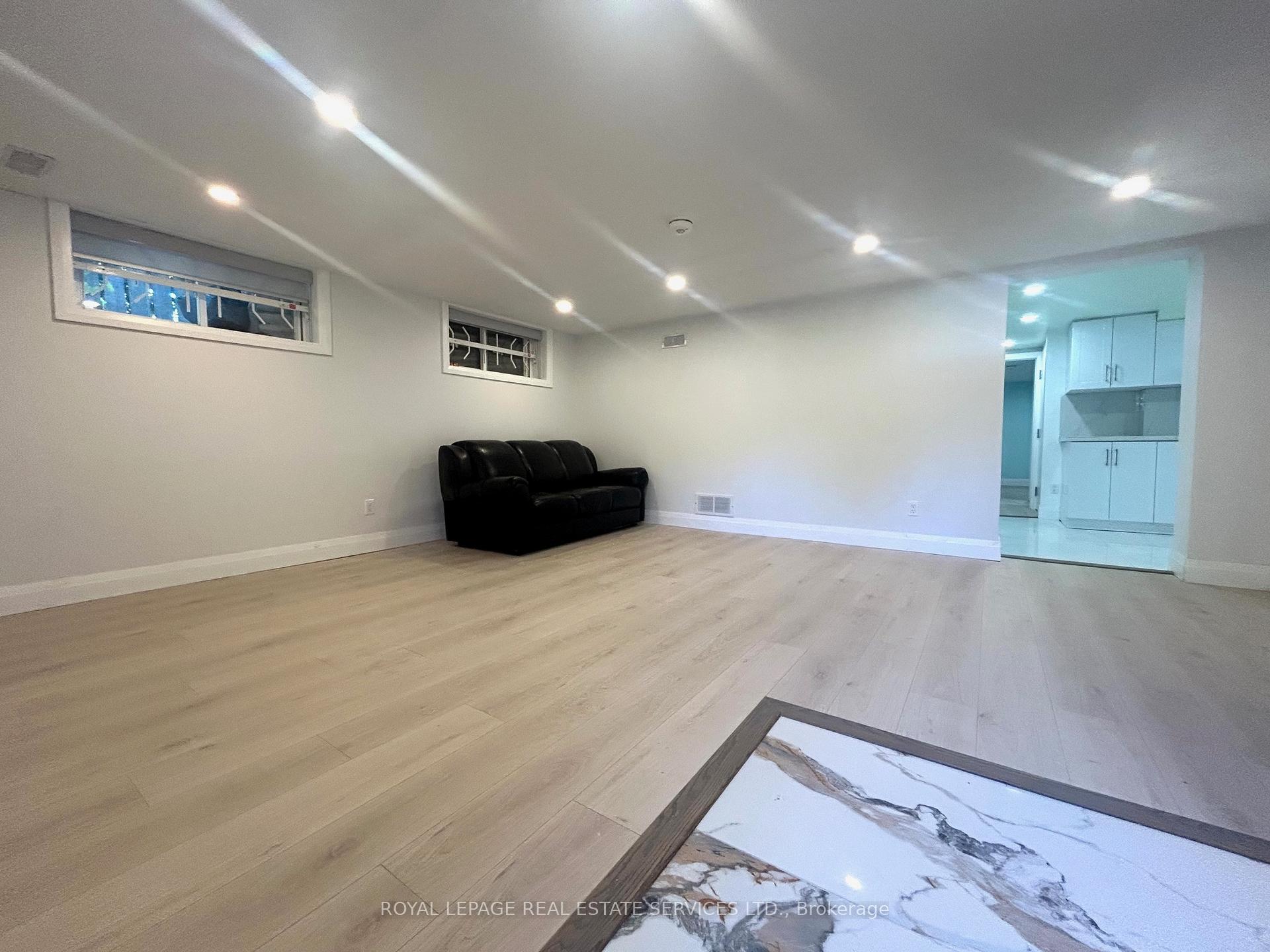 Photo 6 of 27 Frances Crescent, Scarborough, Agincourt South-Malvern West — HOMEH