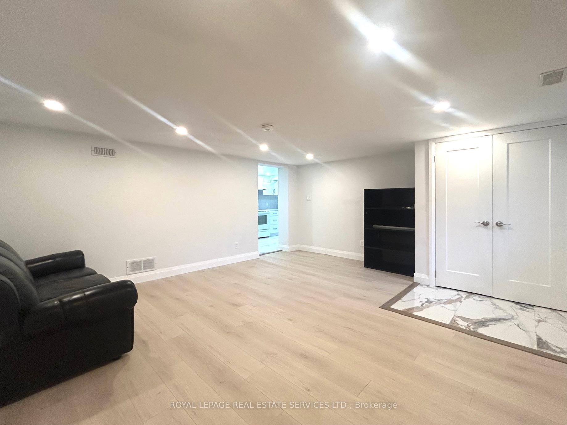 Photo 7 of 27 Frances Crescent, Scarborough, Agincourt South-Malvern West — HOMEH