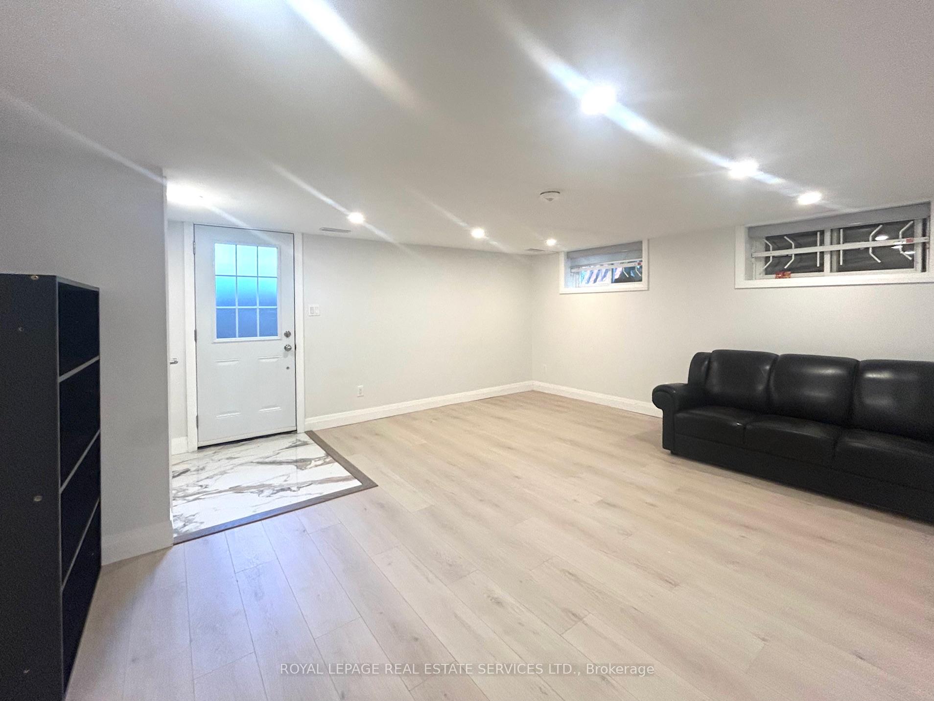 Photo 8 of 27 Frances Crescent, Scarborough, Agincourt South-Malvern West — HOMEH