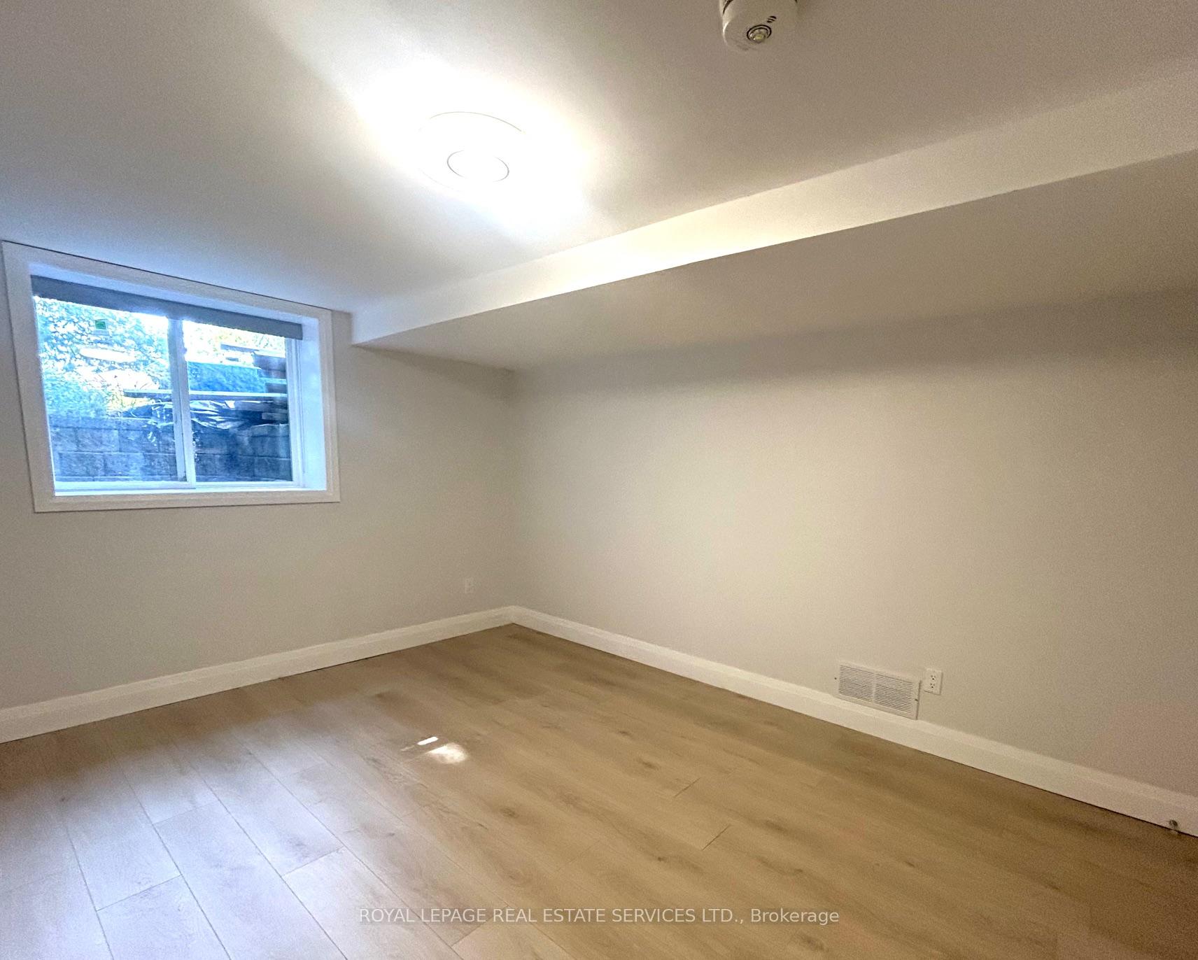 Photo 17 of 27 Frances Crescent, Scarborough, Agincourt South-Malvern West — HOMEH