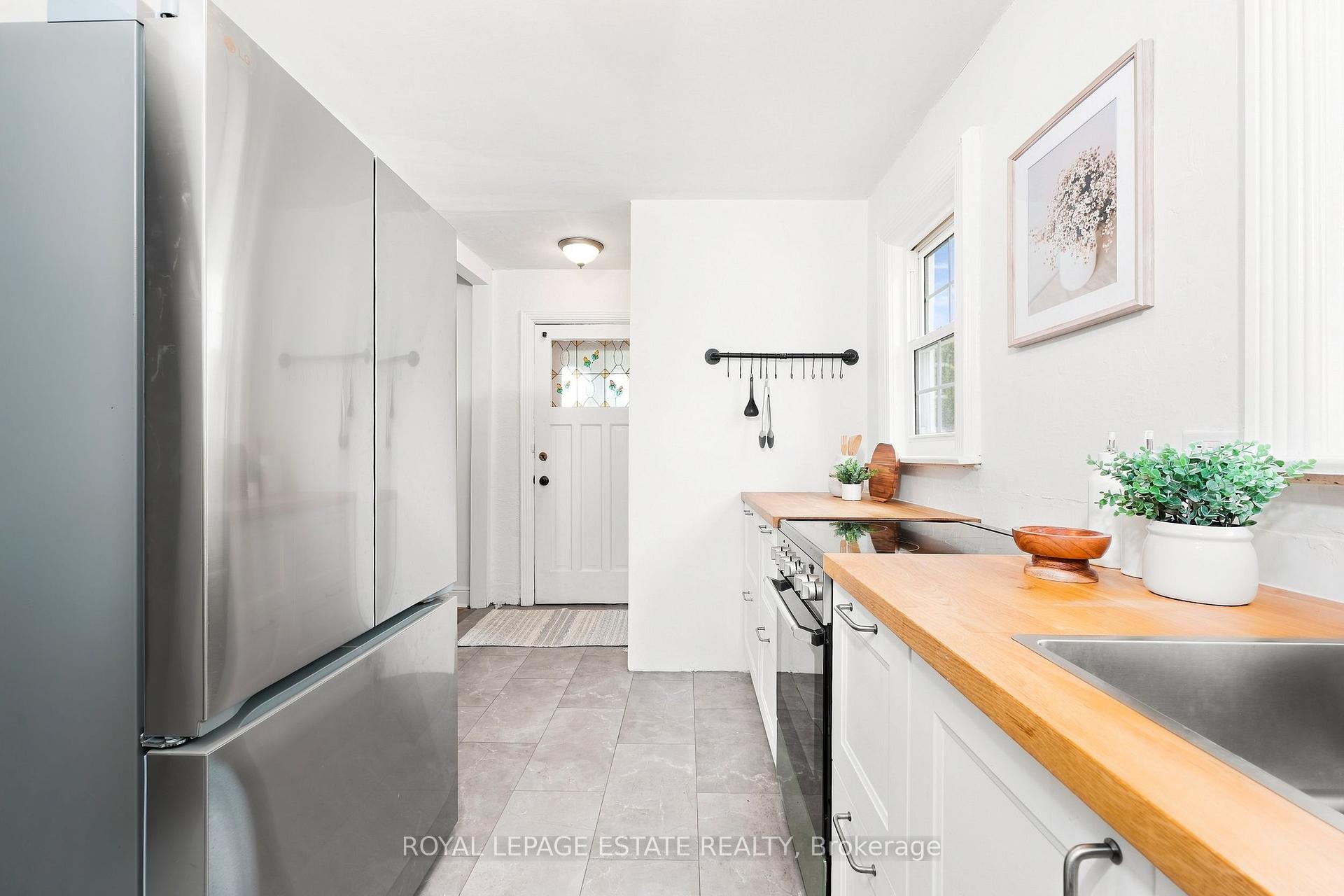 Photo 9 of 72 Manderley Drive, Scarborough, Birchcliffe-Cliffside — HOMEH