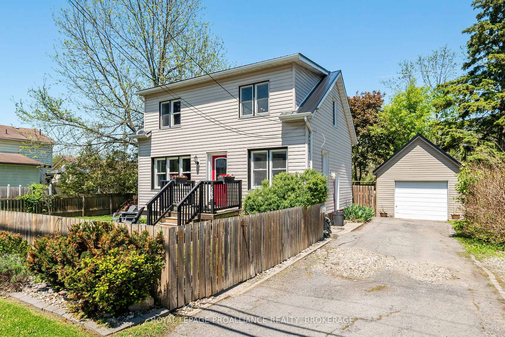Photo 1 of 560 King Street W, Gananoque, Gananoque — HOMEH