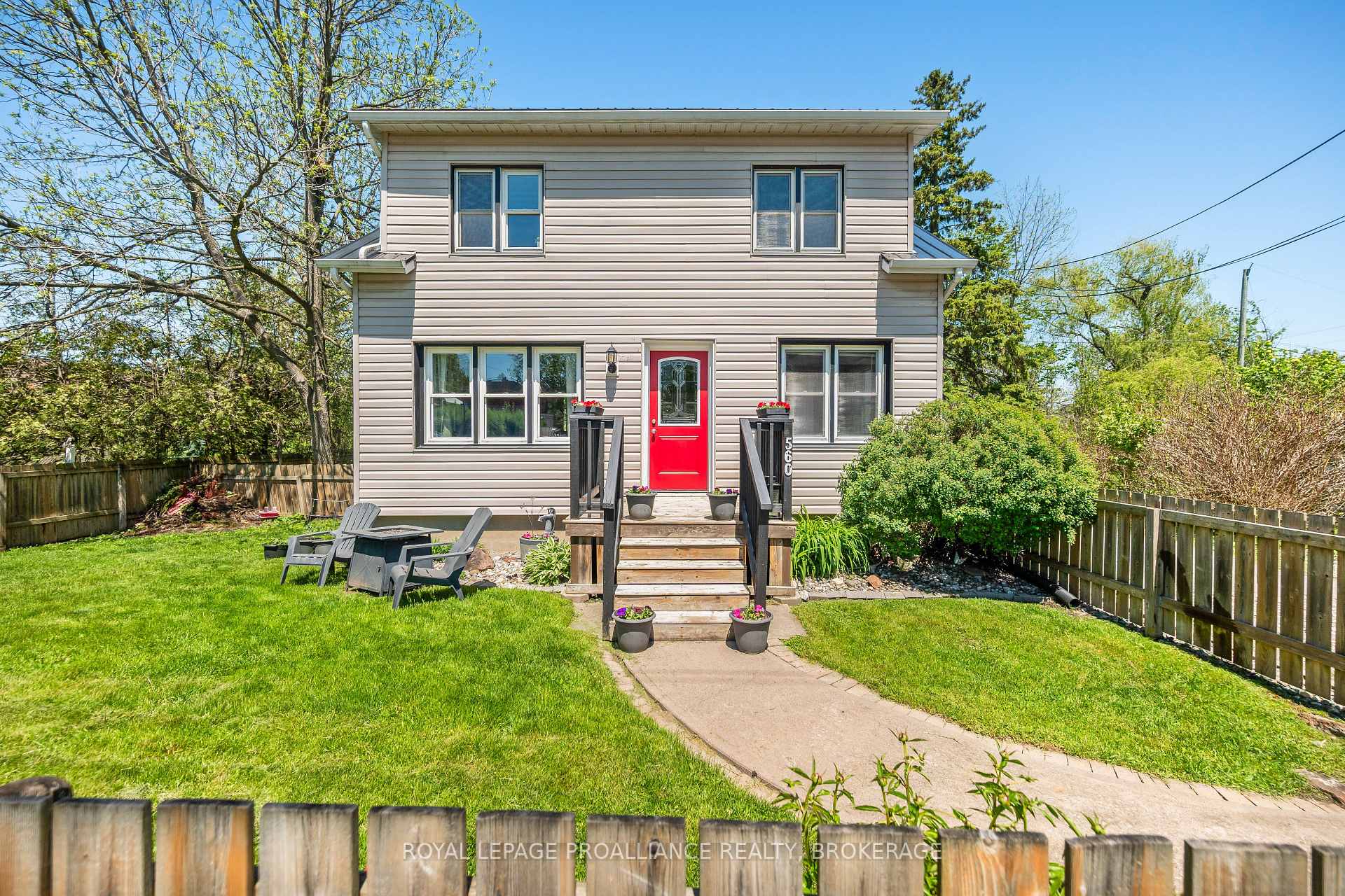 Photo 2 of 560 King Street W, Gananoque, Gananoque — HOMEH