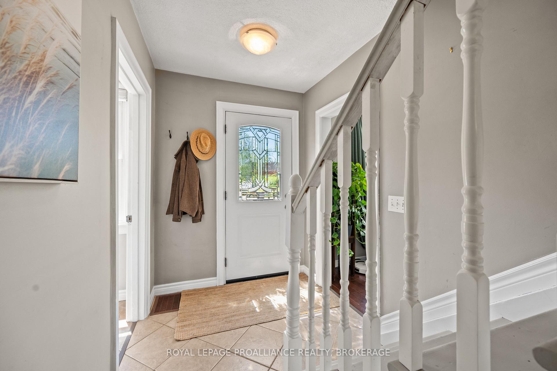 Photo 5 of 560 King Street W, Gananoque, Gananoque — HOMEH