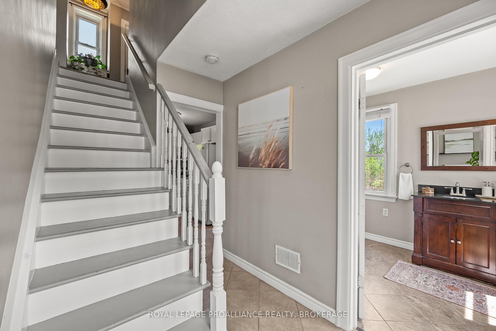 Photo 6 of 560 King Street W, Gananoque, Gananoque — HOMEH