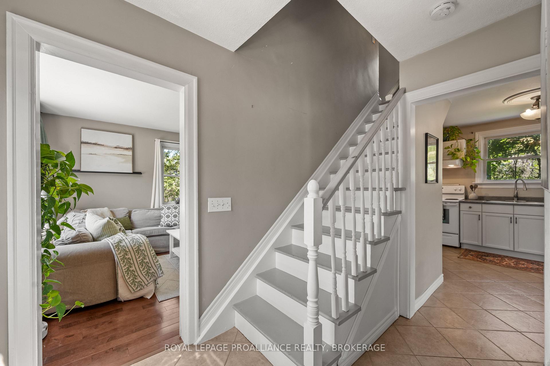 Photo 7 of 560 King Street W, Gananoque, Gananoque — HOMEH
