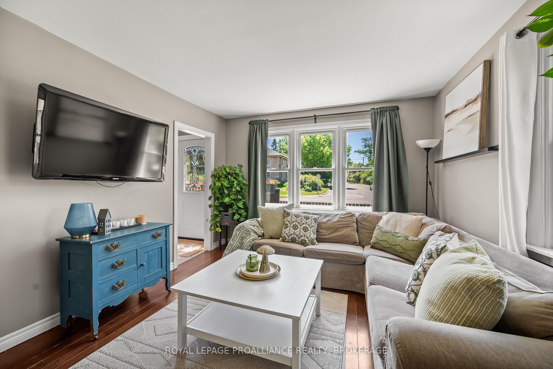 Photo 9 of 560 King Street W, Gananoque, Gananoque — HOMEH