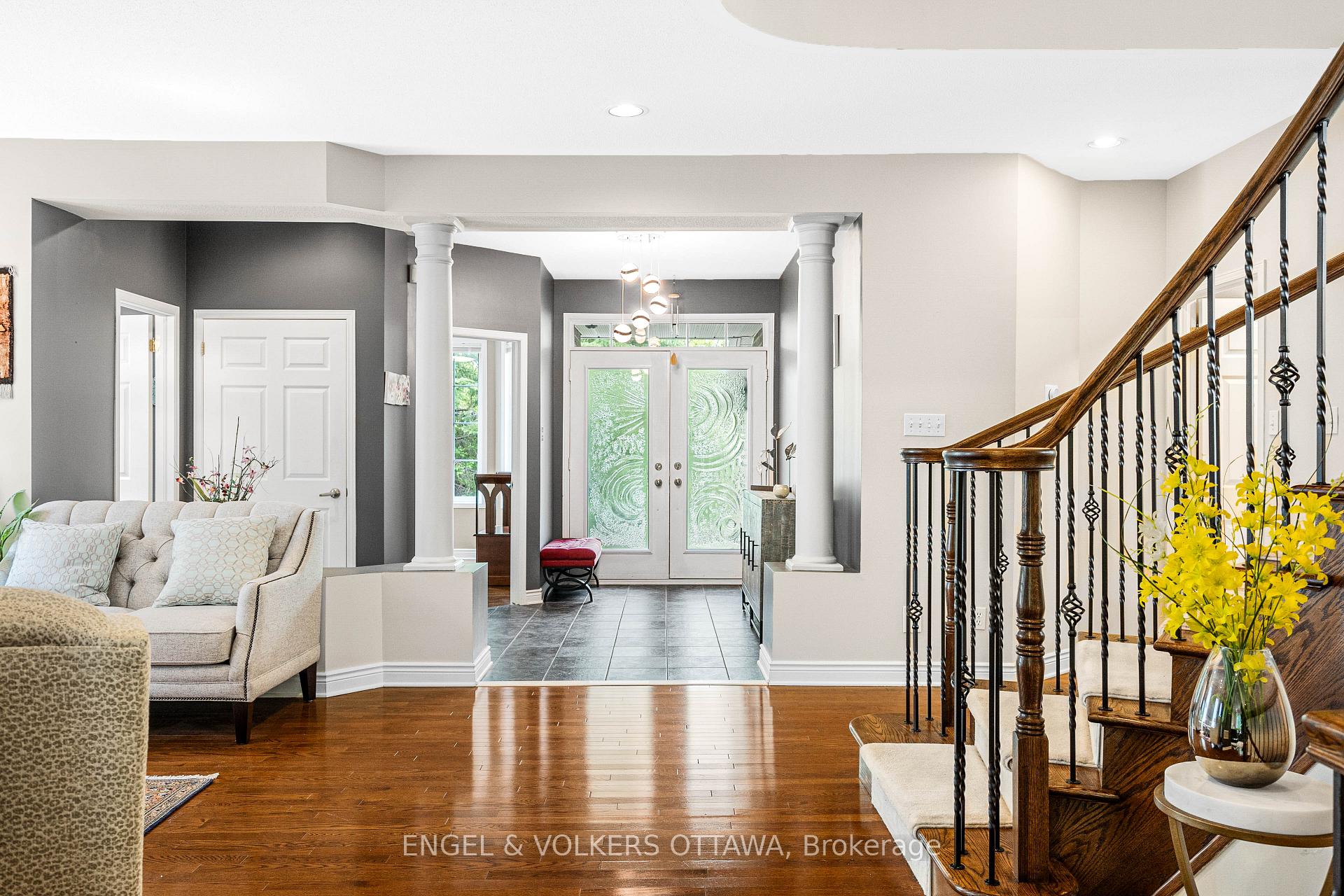 Photo 4 of 8 Glenrill Place, Ottawa, Kanata - Emerald Meadows/Trailwest — HOMEH